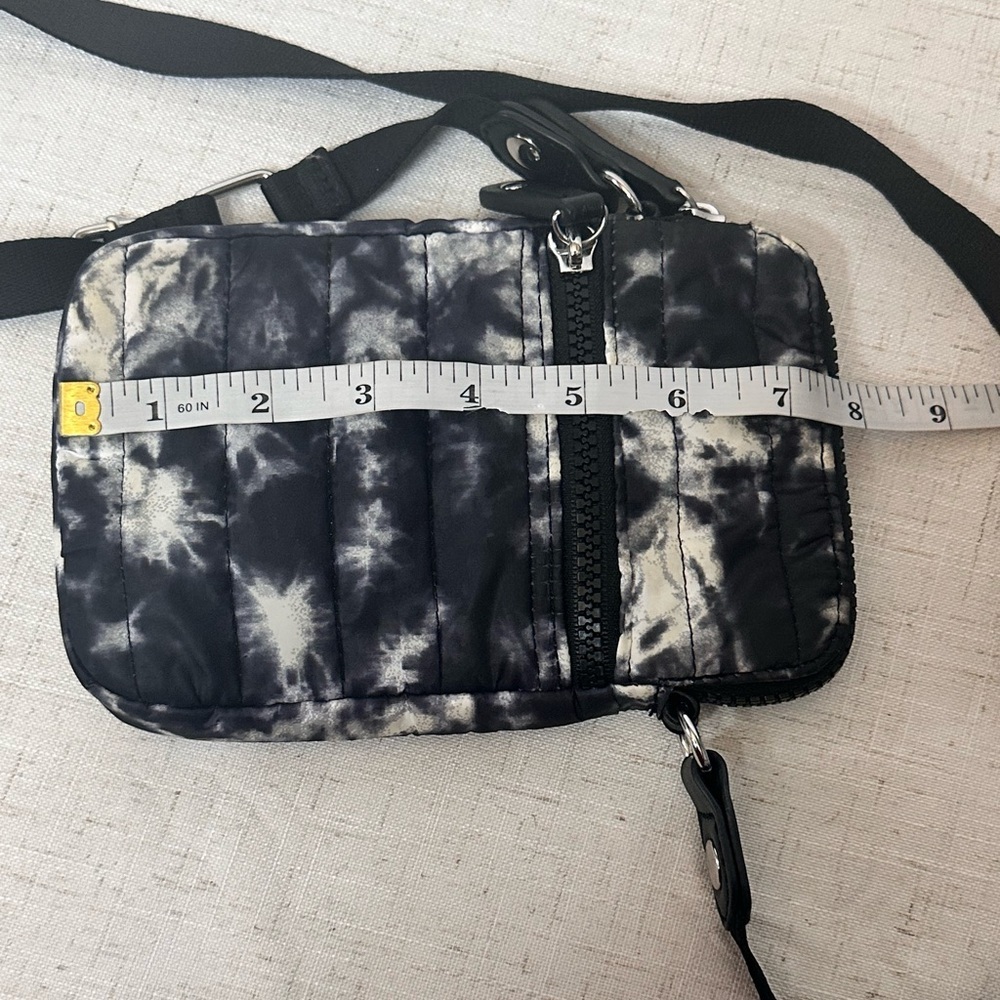 Sondra Roberts Squared Quilted Puffer Crossbody Bag - Picture 7 of 9